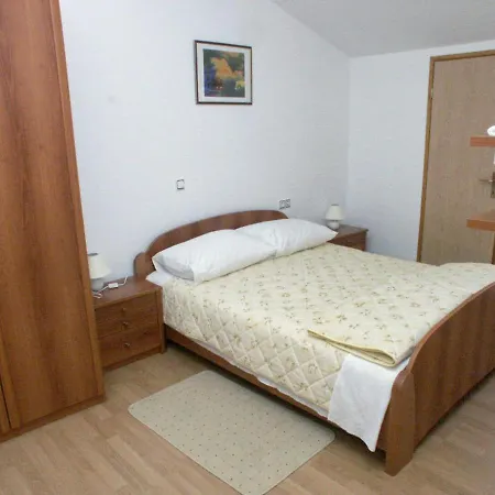With A Parking Space - 3010 Guest house 3*